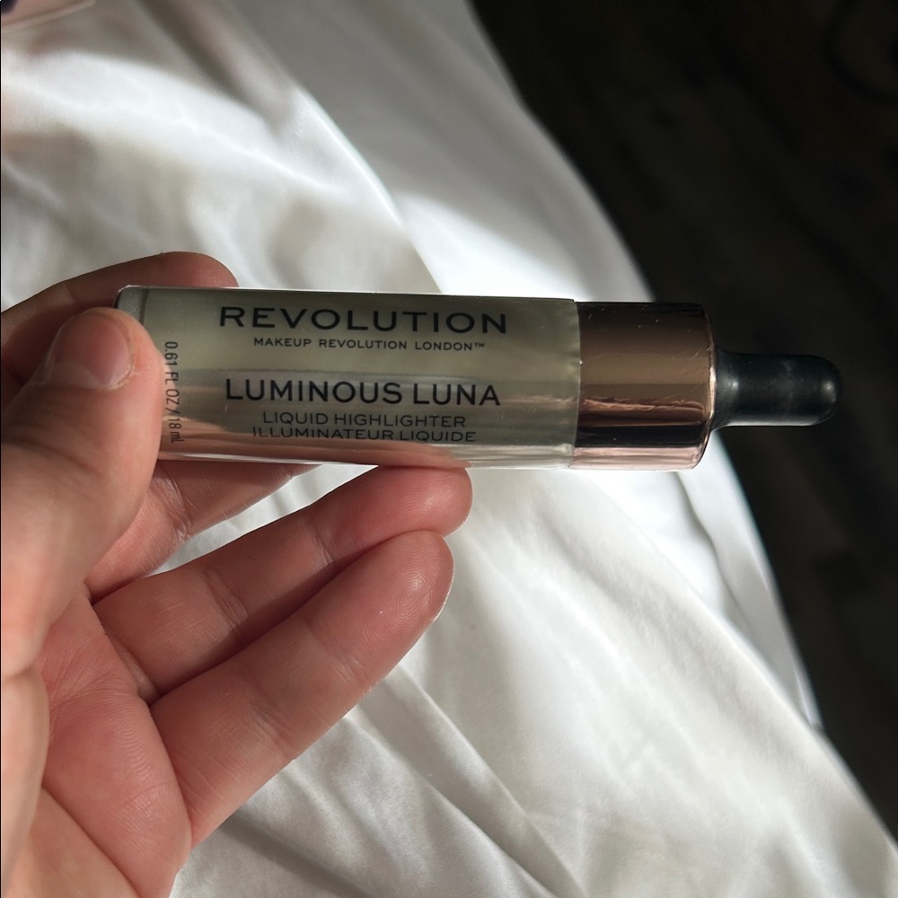 Revolution Luminous Luna Liquid Highlighter‎